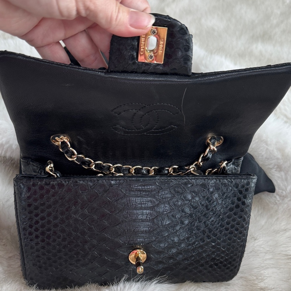 Chic Black Python Leather Bag - image 3